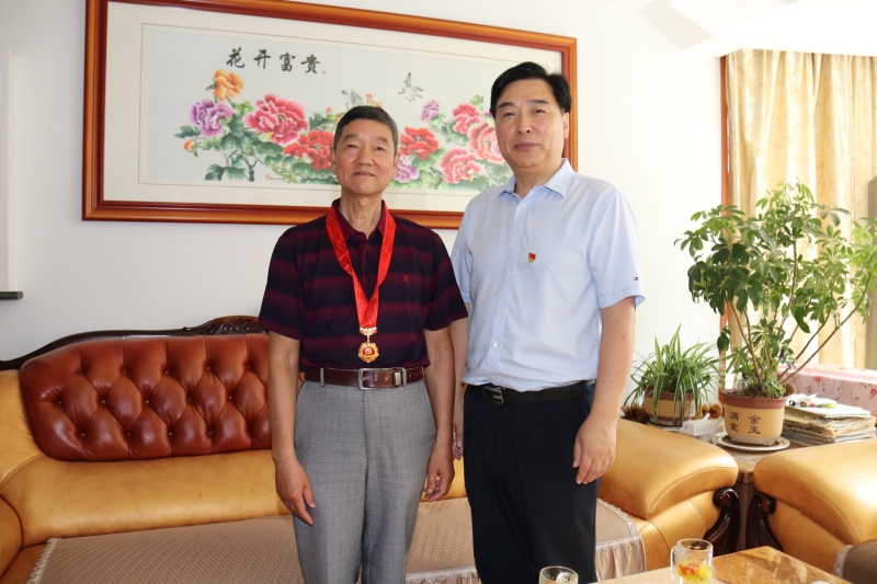 市委台办主任羊维元走访部分老党员